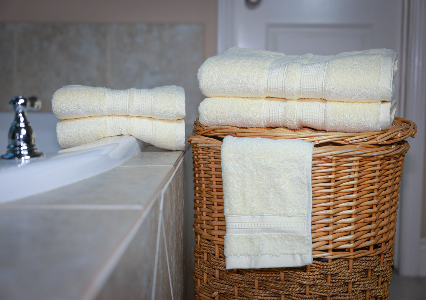 AZLINEN Cream Bath Towels