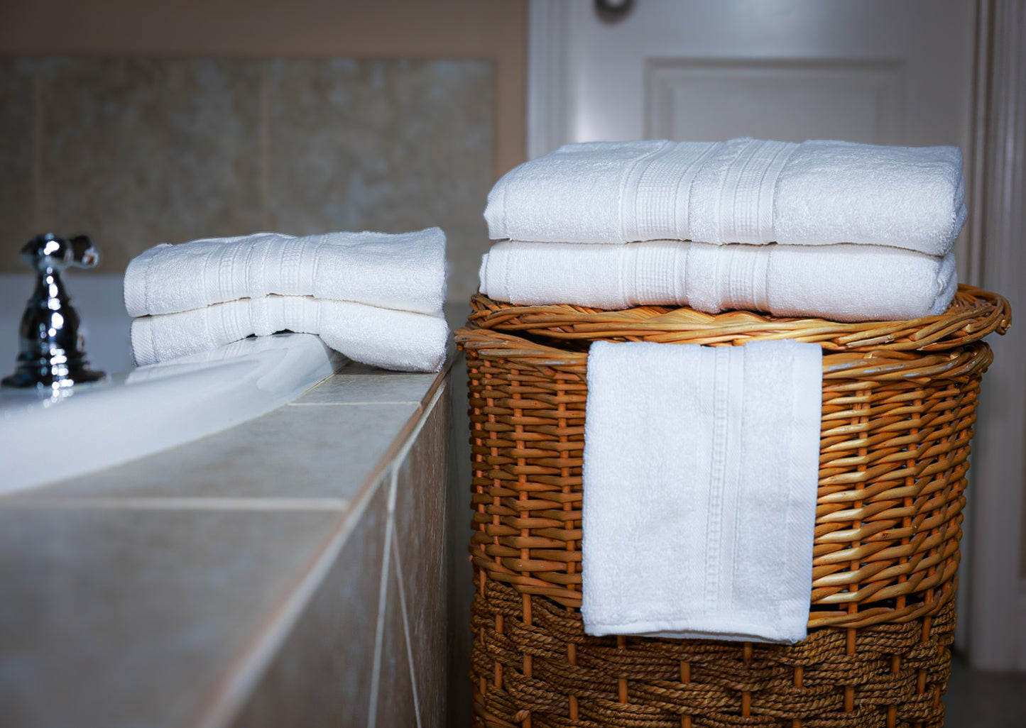 AZLINEN White Bath Towels